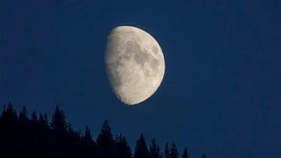 Herrlicher Oktober-Mond über dem Untersberg