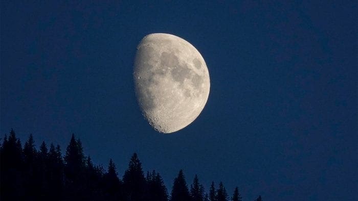 Herrlicher Oktober-Mond über dem Untersberg